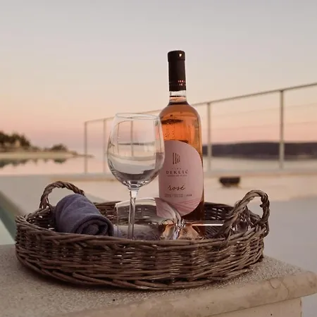 بيت للعطل Heritage Stonehouse Jure *