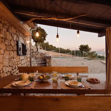 Heritage Stonehouse Jure بيت للعطل *