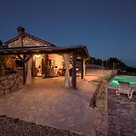 Holiday home Heritage Stonehouse Jure