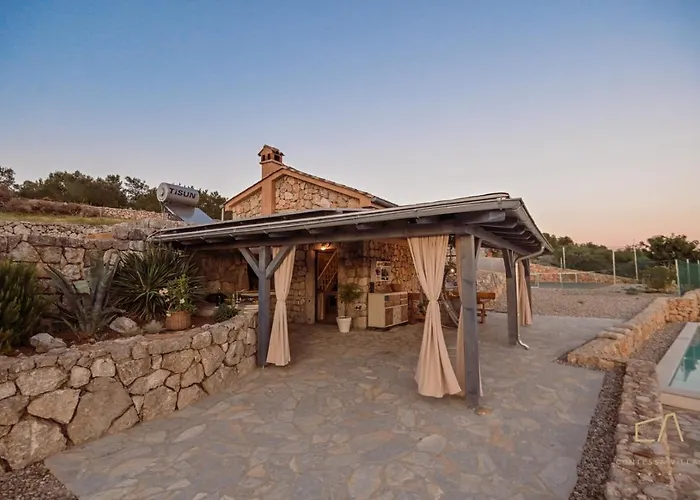 Heritage Stonehouse Jure
