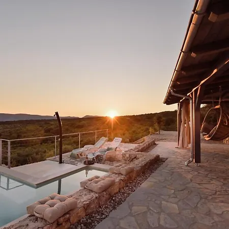 Heritage Stonehouse Jure Holiday home *