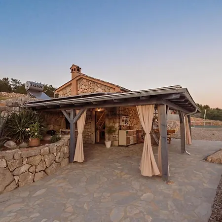 Heritage Stonehouse Jure