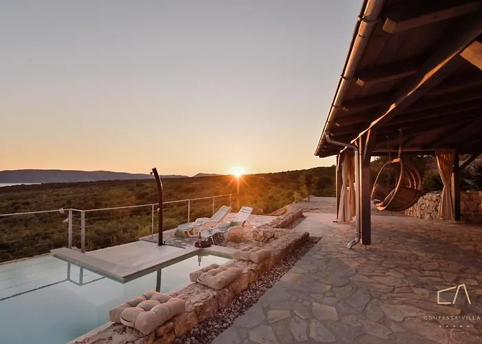 Heritage Stonehouse Jure Case de vacanță *