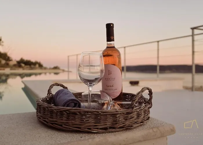 Case de vacanță Heritage Stonehouse Jure *