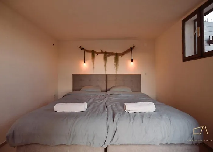 Heritage Stonehouse Jure Case de vacanță *